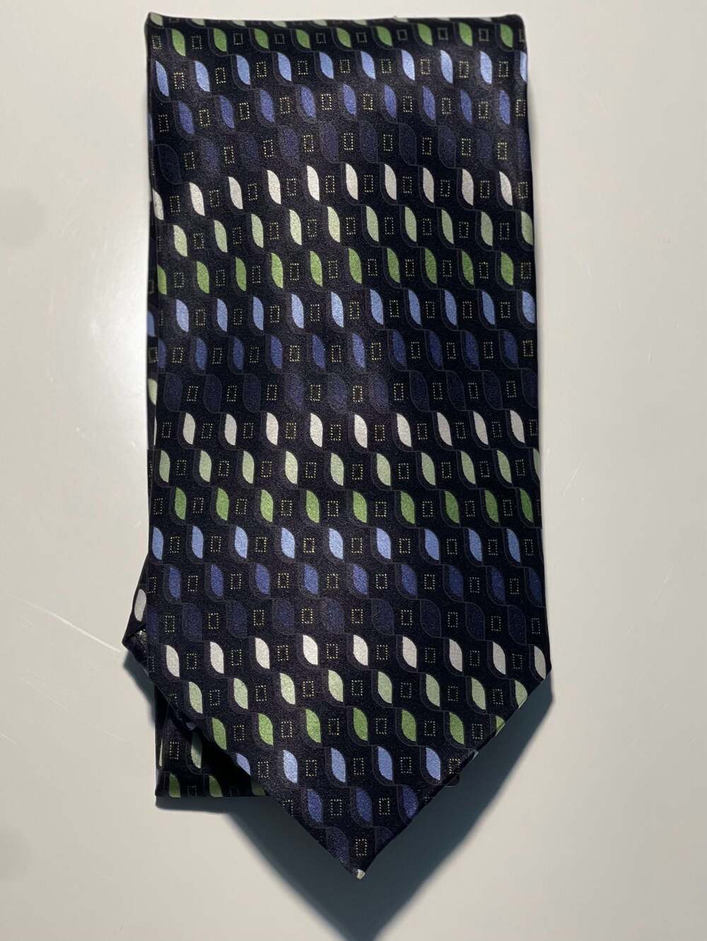 Covington 100% Silk Geometric Pattern Necktie Navy Blue Green‎